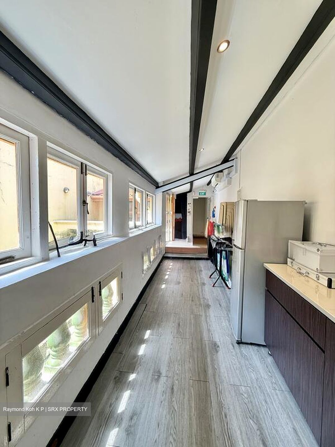North Bridge Road (D7), Office #525693231